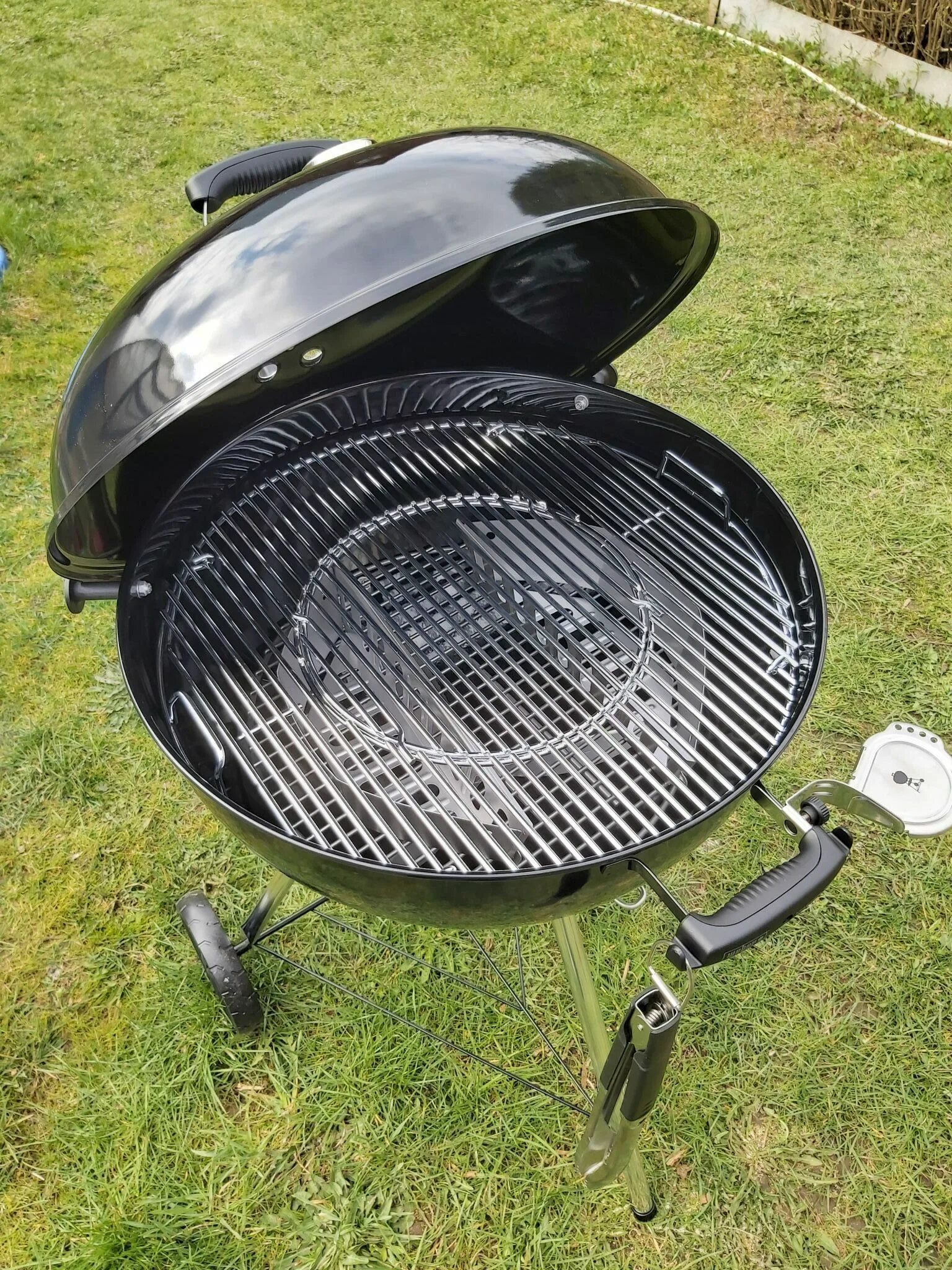 Weber master. Грили Weber Master Touch GBS E-5750. Гриль Weber Master-Touch GBS E-5750, угольный, черный. Гриль Weber 5750. Гриль Вебер мастер тач 5750.