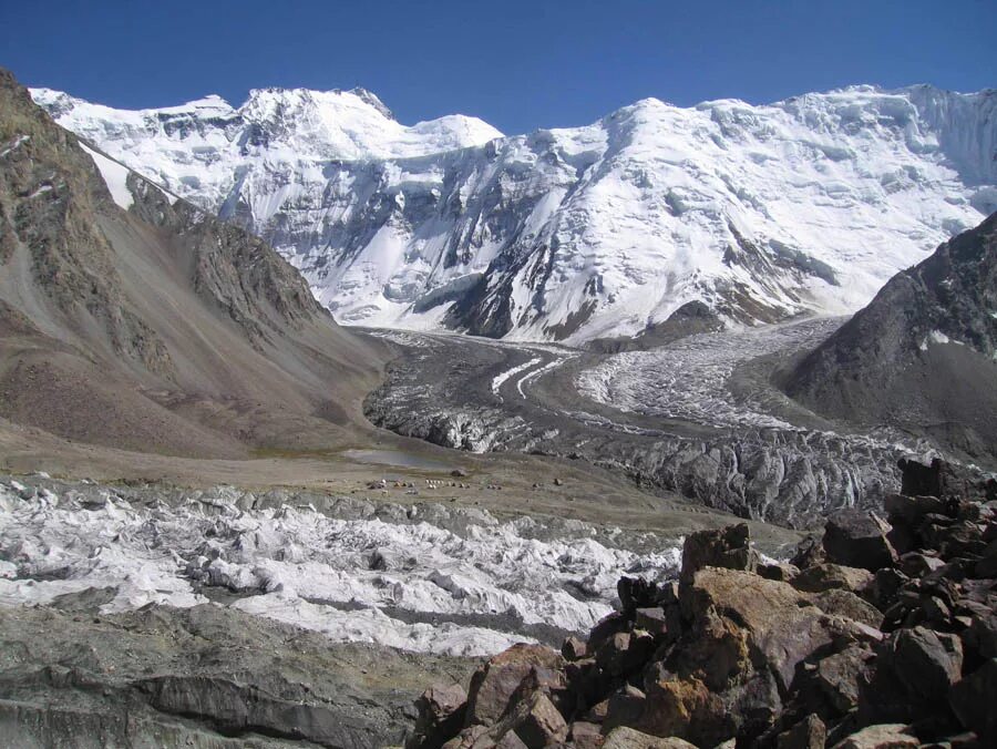 какой высоты гора памир