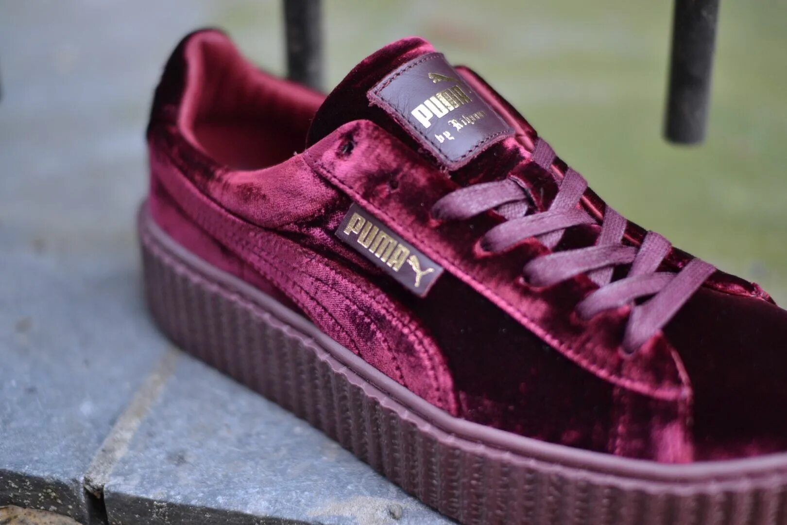 Озон кроссовки из велюра. Кроссовки мужские бархатные. Кроссовки фаворит. Puma corduroy кроссовки. Велюровые кроссовки.