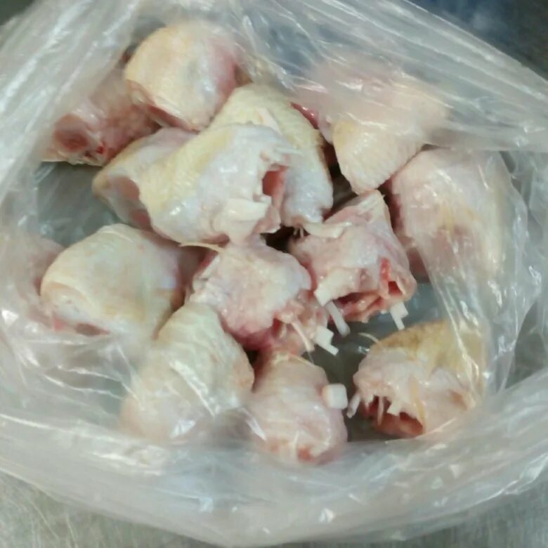 Куриные хрящи. Куриные хрящи. Куриные хрящи. Трубчатые куриные кости. Куриные хрящи.