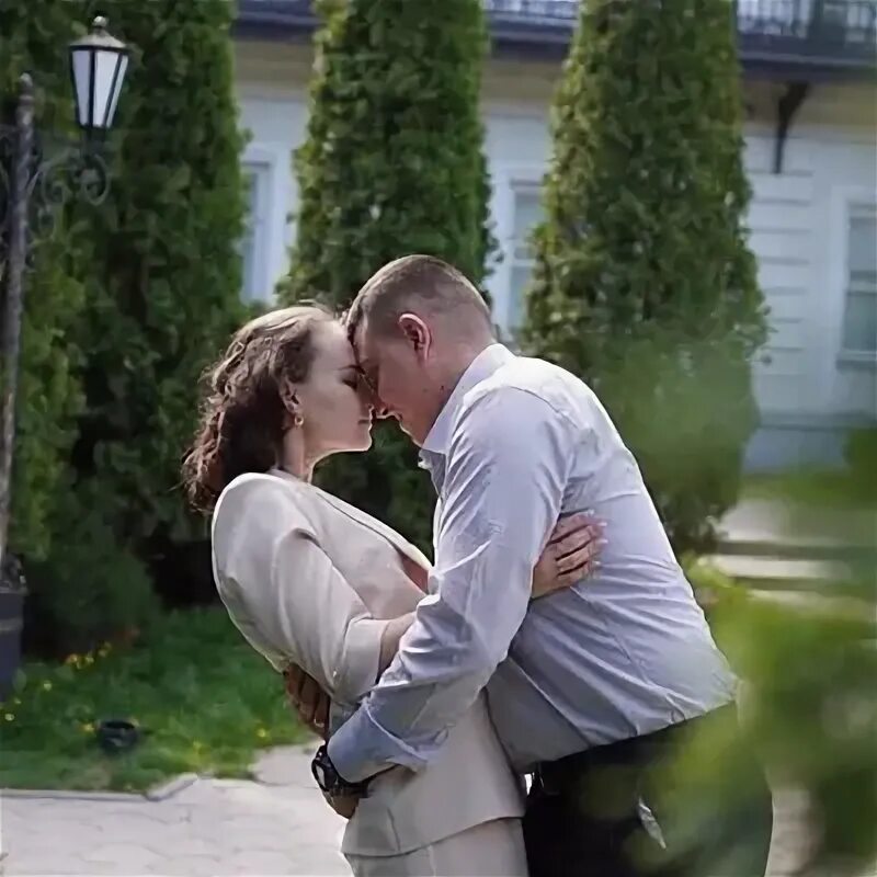 Ты не ломайся руби с плеча ведь. Ты не ломайся руби с плеча ведь. Ты не ломайся руби с плеча ведь. Сувенир не руби с плеча. Не руби с плеча.