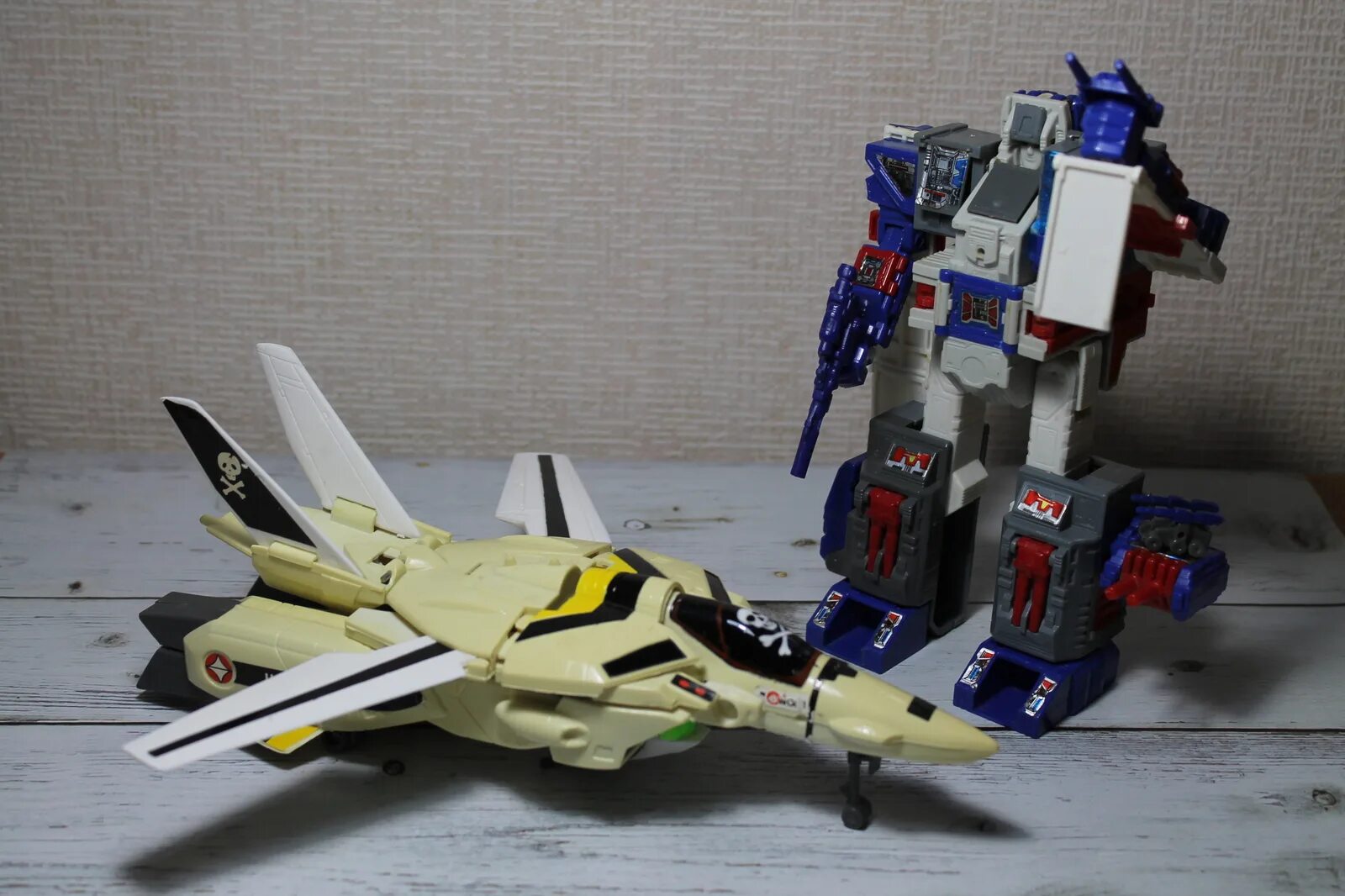 Робот 90. Трансформер роботек 90. трансформер самолет robotech. robotech трансформер игрушка 90-х. крепыш максимус трансформер игрушка 90-х.
