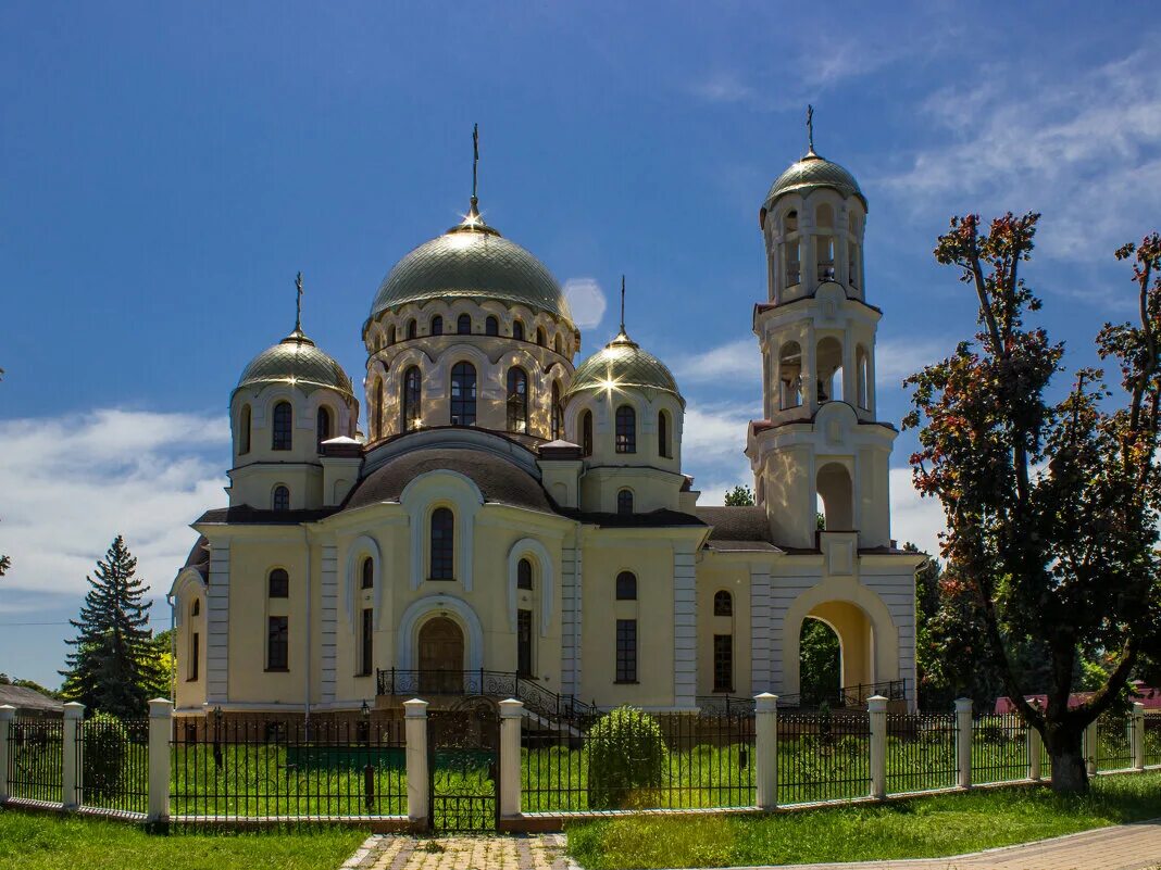 мариинский собор в нальчике. православный храм в нальчике марии магдалины фото. храм магдалины нальчик. кафедральный собор марии магдалины нальчик. собор марии магдалины в нальчике архитектура.
