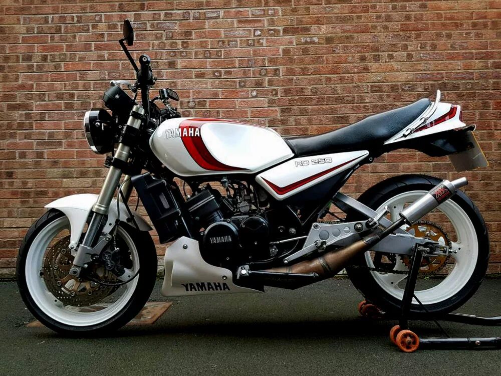 Скутер yamaha bws 100. Yamaha выпуск. Yamaha выпуск. Yamaha 1978. Рама yamaha rd350.