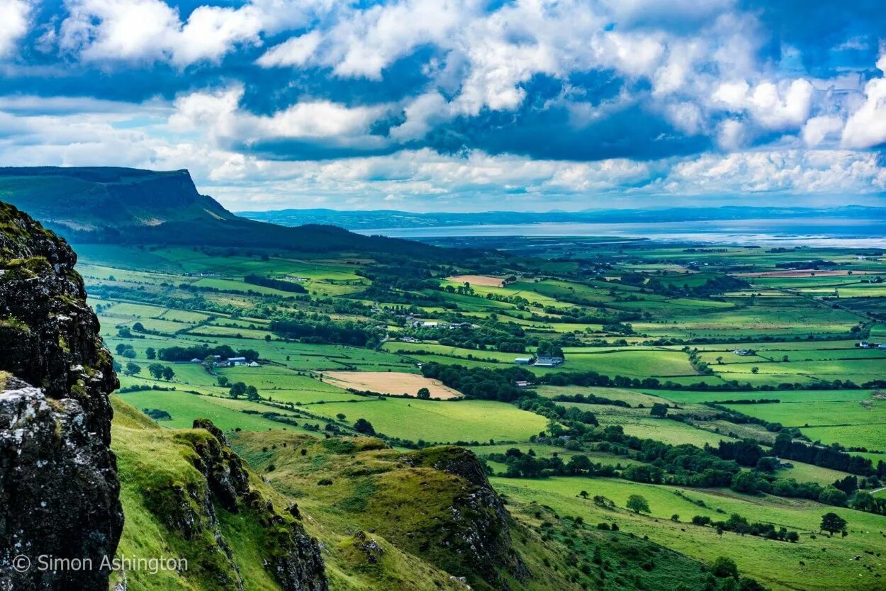 Ireland area. Центральная низменность Ирландия. Северная Ирландия ландшафт. Долины Северной Ирландии. Северная Ирландия пастбища.