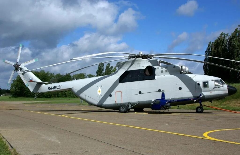 Самый 26. Вертолёт ми-26. Вертолет mil mi26. Mi 26 вертолет. Самый большой вертолёт в мире ми 26.