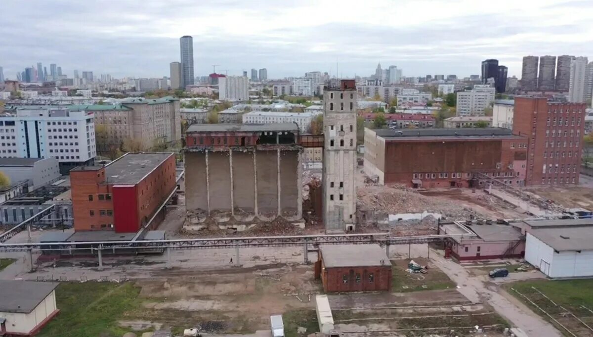 Останкинский пивоваренный завод. В москве сносят останкинский пивоваренный завод.. московские промзоны. снос останкинского пивоваренного завода. заводы москвы.