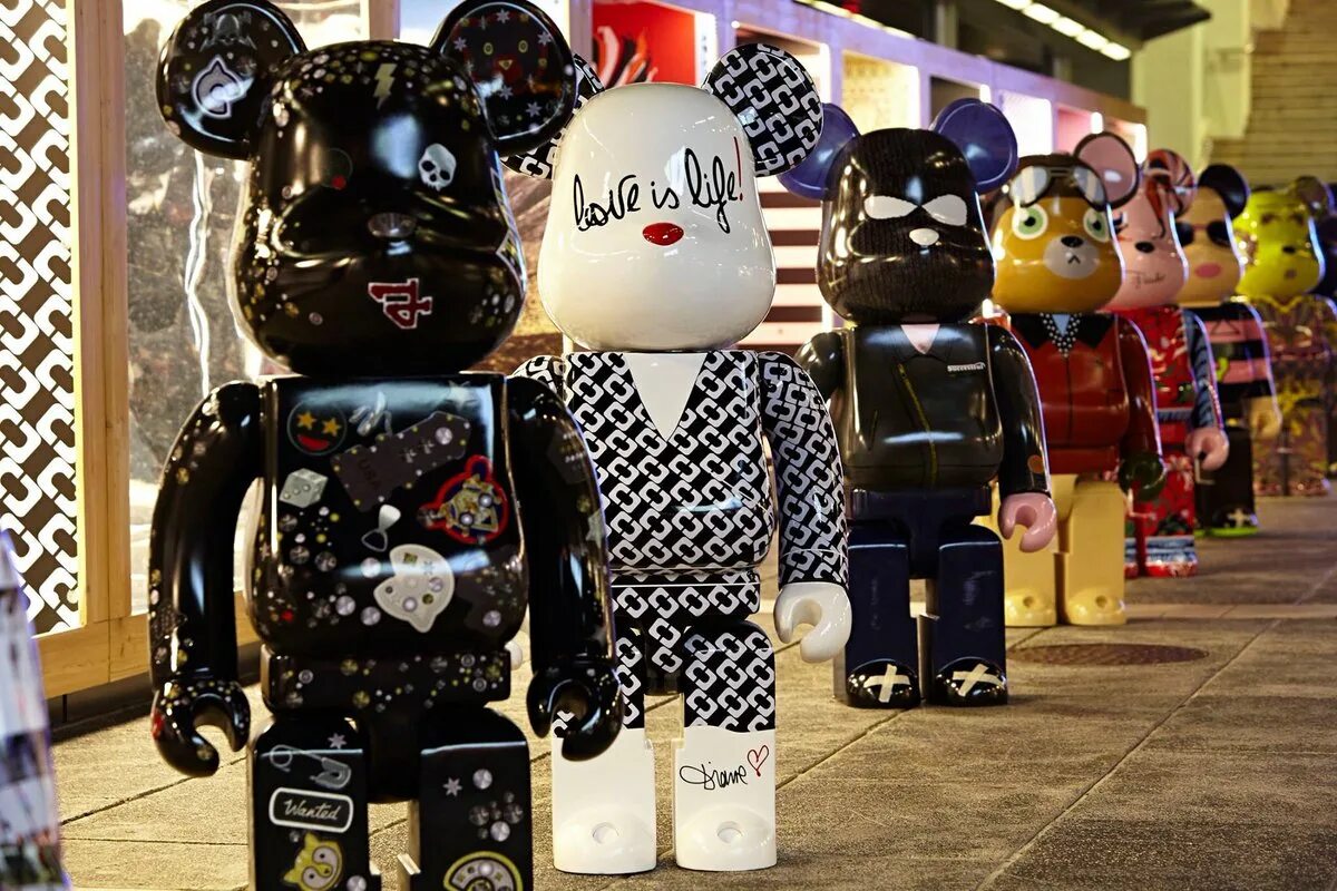 Bearbrick KAWS. Bearbrick 1м. Bearbrick KAWS Louis Vuitton. Медведь Bearbrick KAWS.