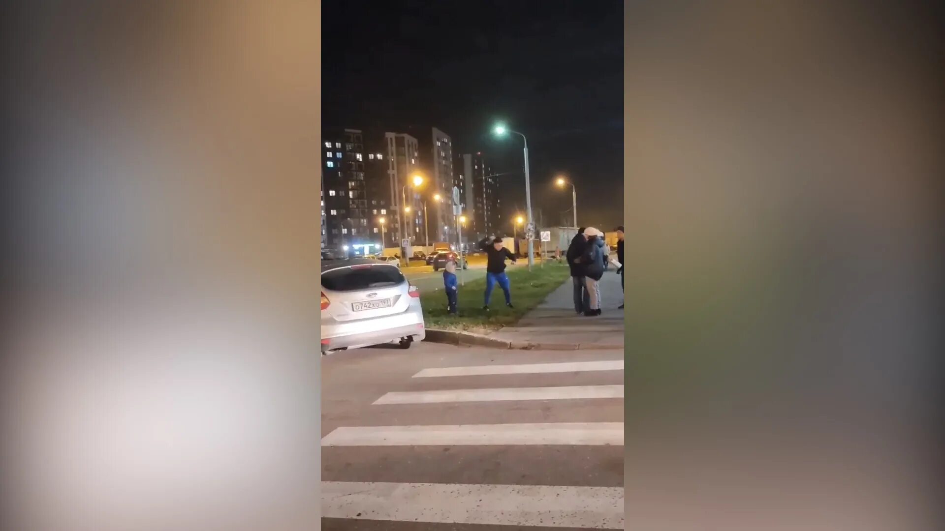 Нападение на отца. Нападение на мужчину с ребёнком в новой Москве. Казахи напали на мужчину с ребенком. Били со всех сторон: массовое нападение на отца с ребенком.