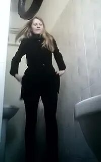 Юные девочек видео подглядывать в туалетах
