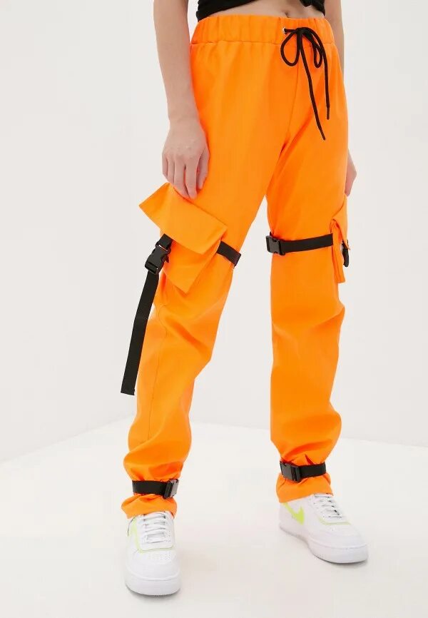 Оранжевые спортивные брюки. Оранжевые спортивные штаны женские. Фото оранжевых спортшианов. Guess premium2020 брюки цвет PD 84 леопард оранжевый купить. Оранжевые штаны купить