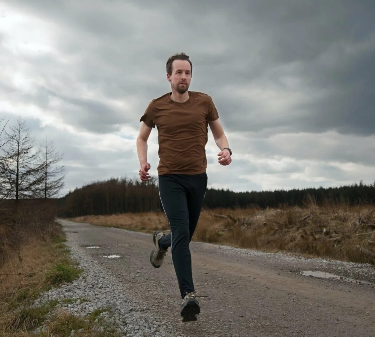 Are running время. Jogging man. benefits of jogging. running person with fakel. person looking front.
