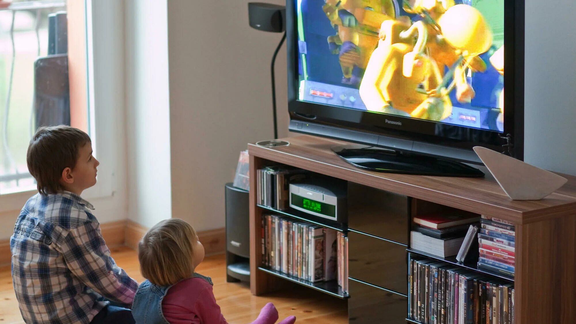 Просмотр телевизора. Der fernsehen. Fernsehen в настоящем. Der fernsehen. Тоби магуайр плезантвиль.