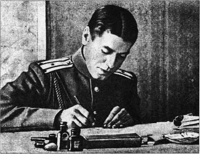 Начальник штаба российской армии валерий герасимов. Начальник генштаба шапошников. Адольф гитлер и генералы. Клаус штауффенберг валькирия. Арнольд шварценеггер в армии.