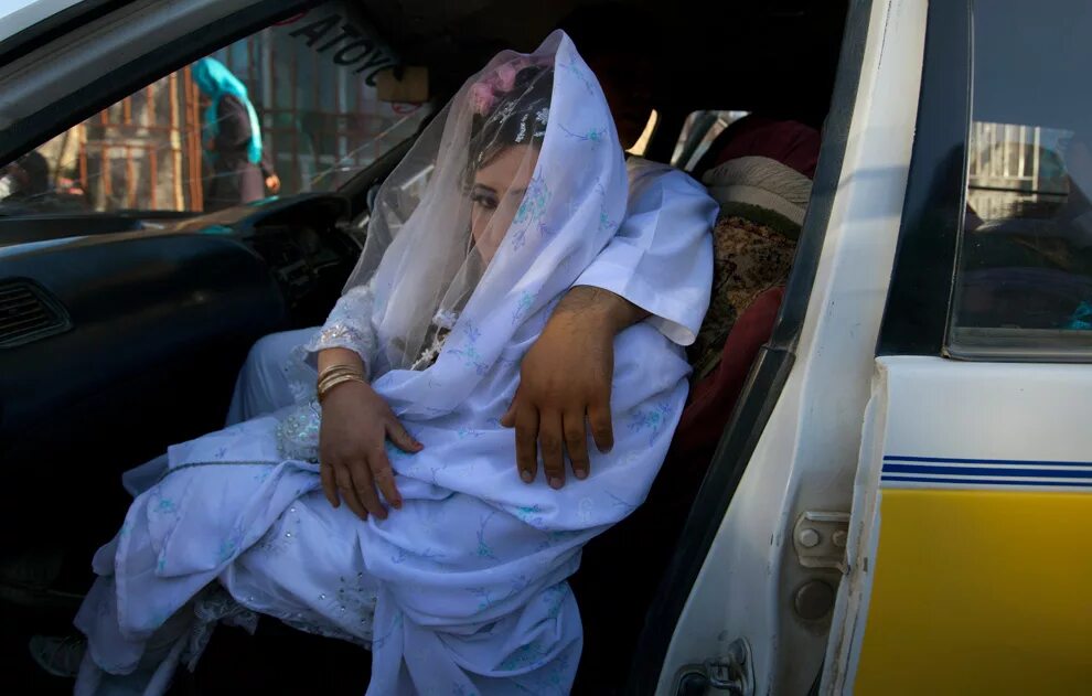 14 октября 2010. Невесты Афганистана. Свадьба в Афганистане. Афганские девочки невесты. Маленькие невесты Афганистана.