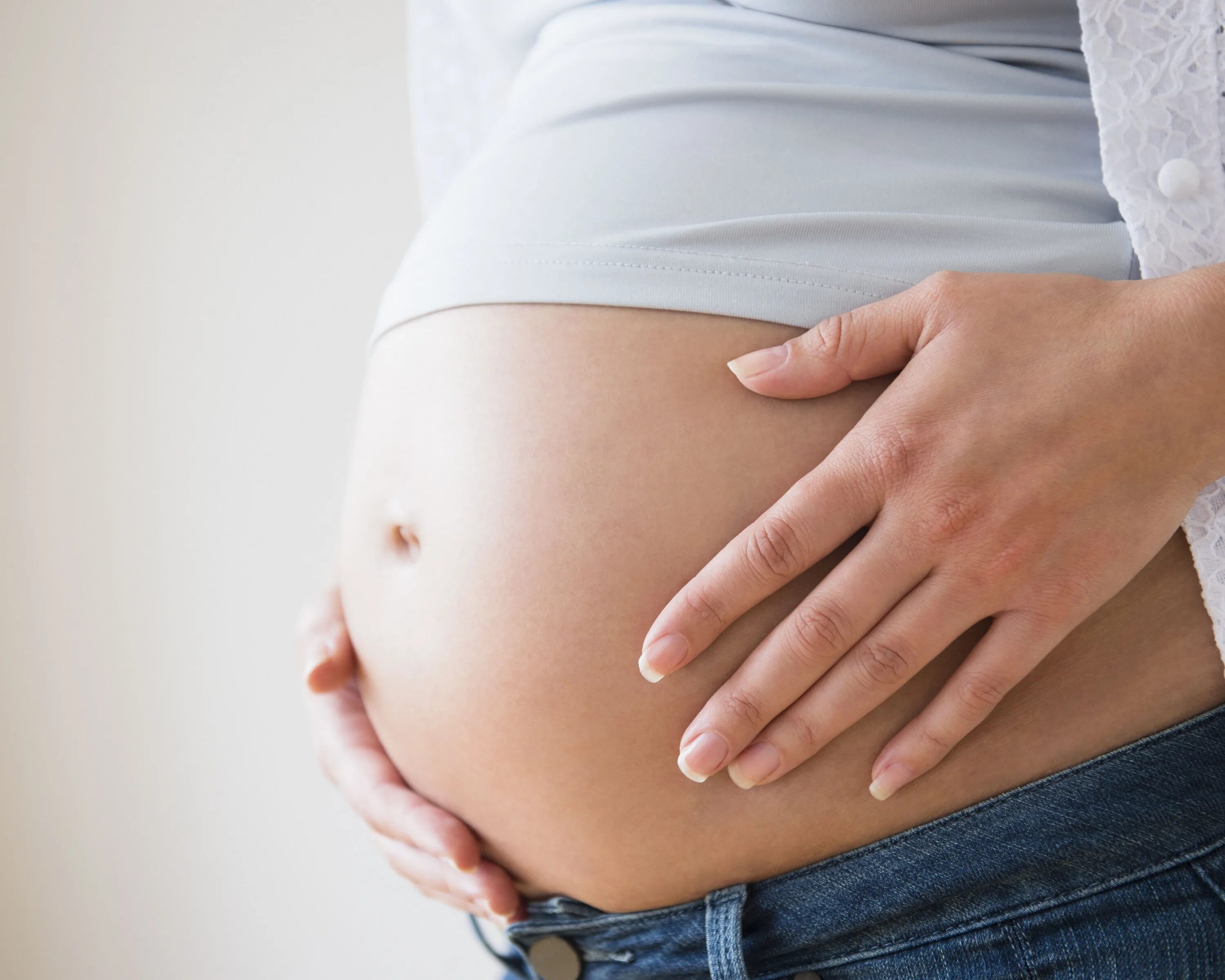 Беременность когда чувствуется первое шевеление. Беременный живот. Беременные животики. 5 Месяц беременности. Фото беременных животиков.