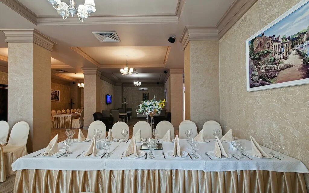 Алаверды ресторан иркутск. Москва вишневая 13. Салон вишня. Вишневая 13 баня. Ресторан эрмитаж вишневая 13.