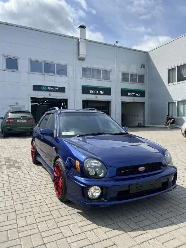 Субару импреза 2001 года. Subaru Impreza 2001. Руль Субару Импреза 2001. Субару Импреза 2001 универсал салон. Бокс Impreza универсал.