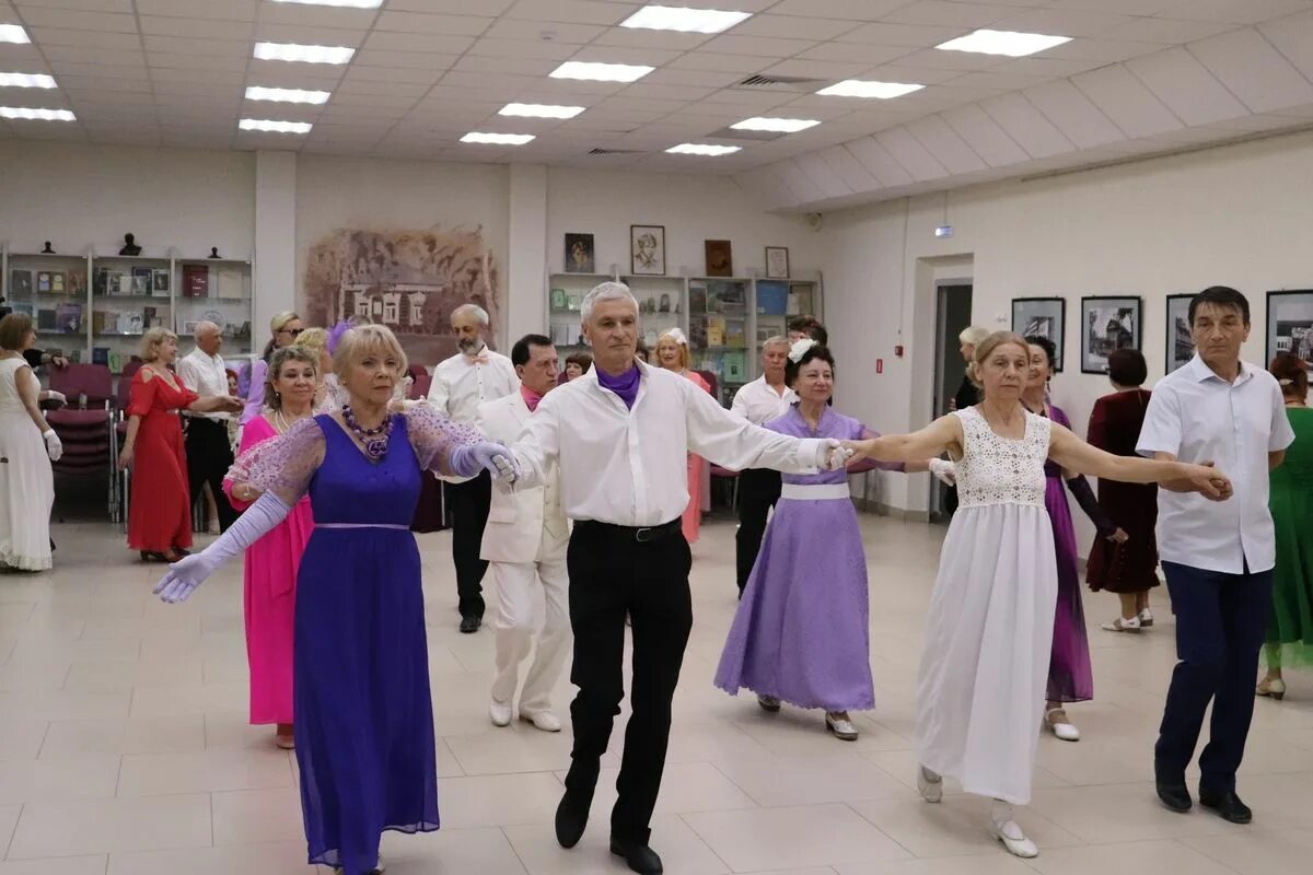 Руководитель бальных