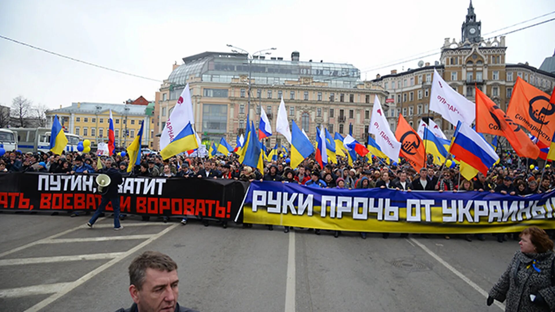 Московские хохлы. Антивоенные митинги. Антивоенные протесты 2014 в Петербурге. Антивоенные протесты в Москве. Российские антивоенные протесты.