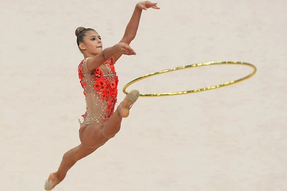 мастерства с обручем. гимнастка с обручем. мастерства с обручем. александра солдатова обруч. дина аверина обруч евро 2021.