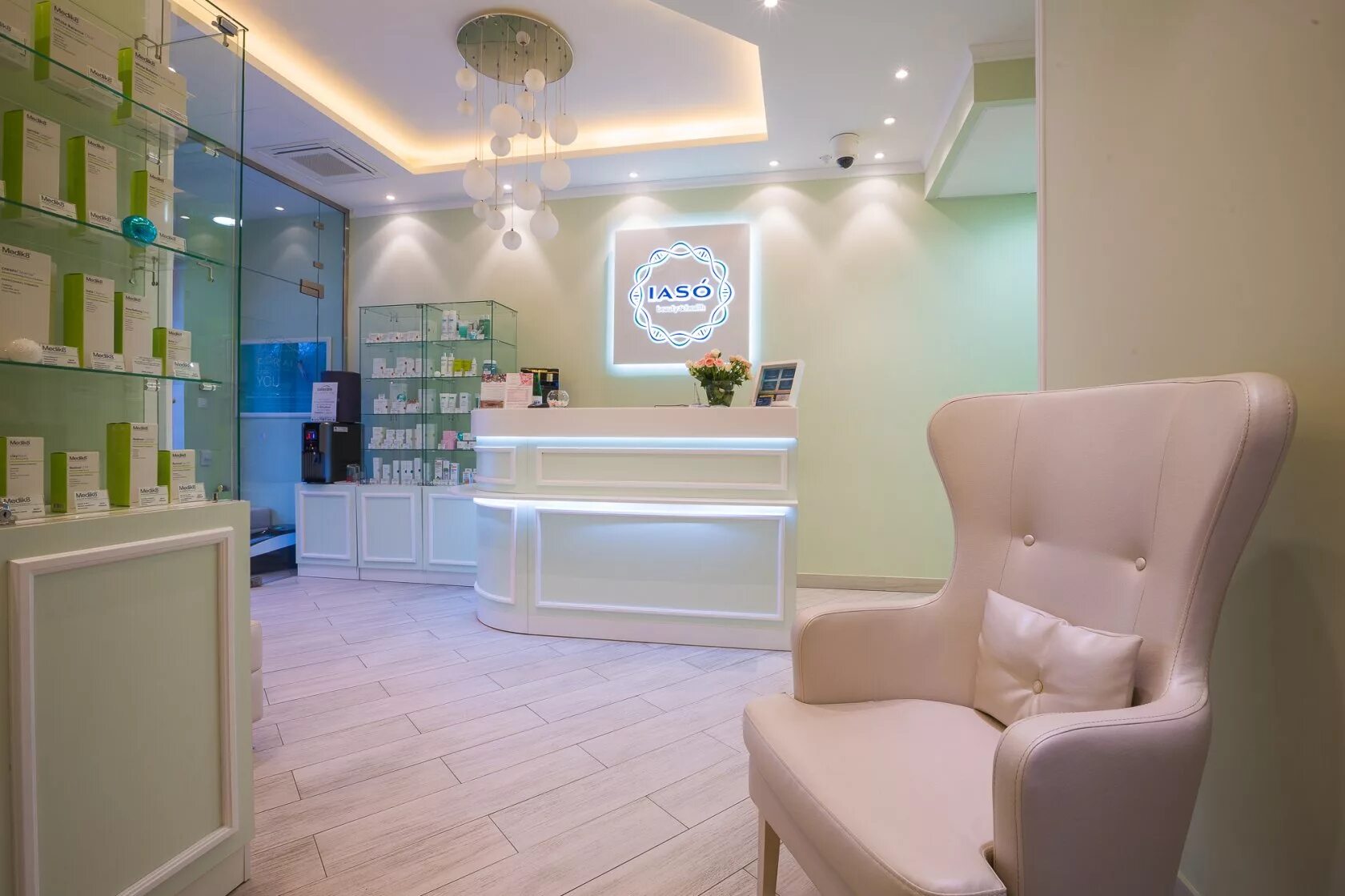 центр красоты и медицины. клиника красоты и здоровья. клиника iaso ул крупской. этель ромашина 32. косметологический салон.