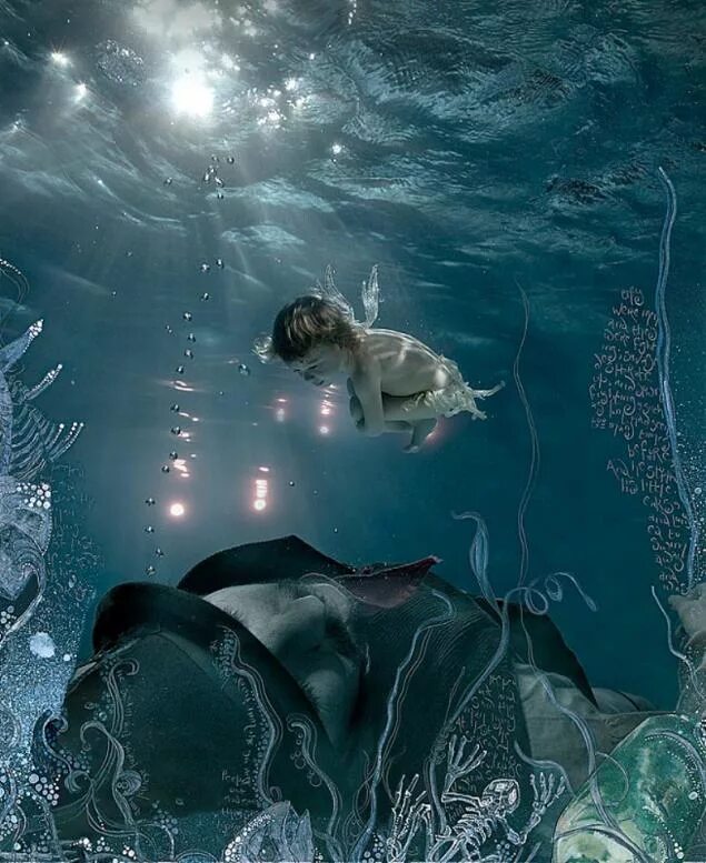 Сказочный мир дельфинов. Сон подводный мир. Подводный мир. Zena holloway фотограф. Девушка с золотой рыбкой.