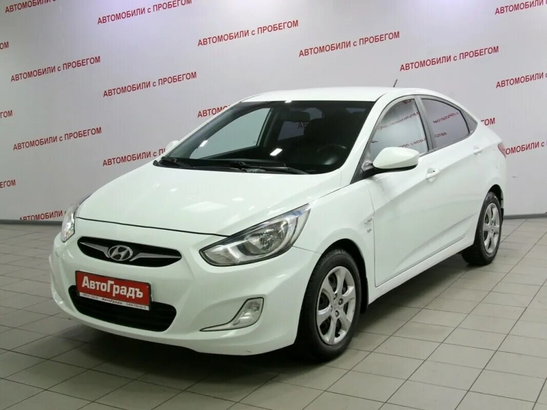 Hyundai Solaris i 2012. Hyundai Solaris автомат 1.6 белый. Хундай Солярис хэтчбек 2011 год автомат 1,6 123л/с. Хендай Солярис 5 дверный.