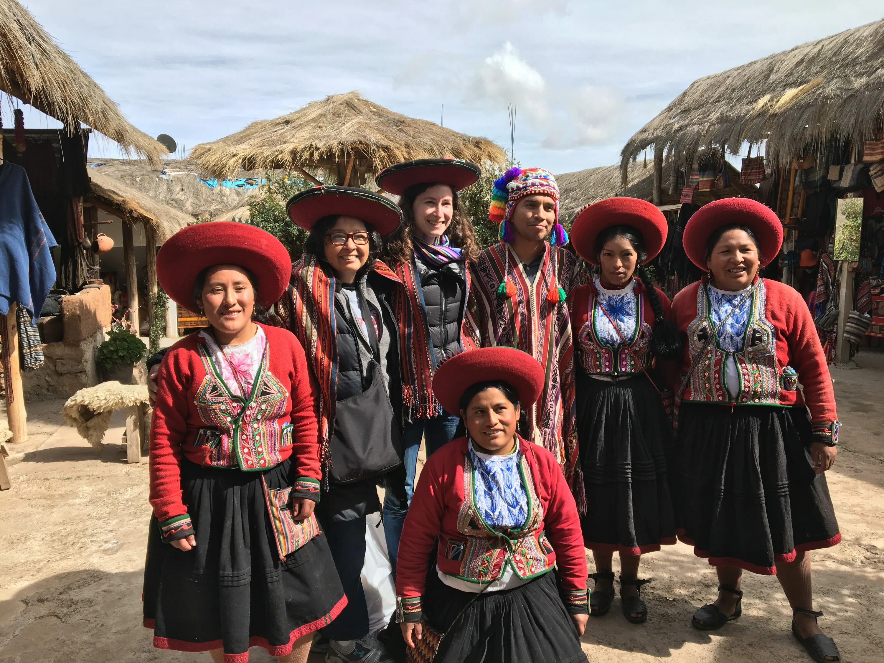Основной народ перу. Коренные жители Перу. Чили местные жители. Перу Национальная одежда. Перу местные жители.