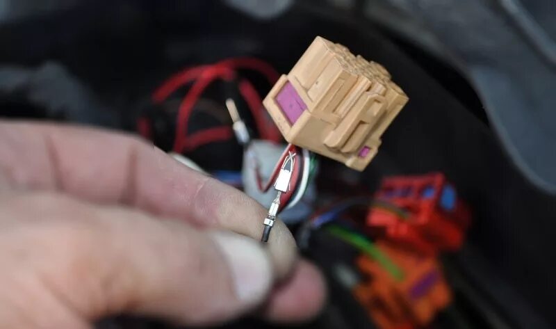 разъем для обогрева сидений на ауди а6 с5. штатные фишки автомагнитолы ауди 80. переключатель света ауди а6 с6. магнитола разъем audi 80. разъем поворотника passat b5.