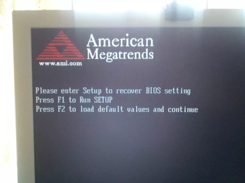 Загрузочный экран american megatrends. Американ мегатрендс при включении компьютера. Черный экран american megatrends. Черный экран american. Экран биоса american megatrends.