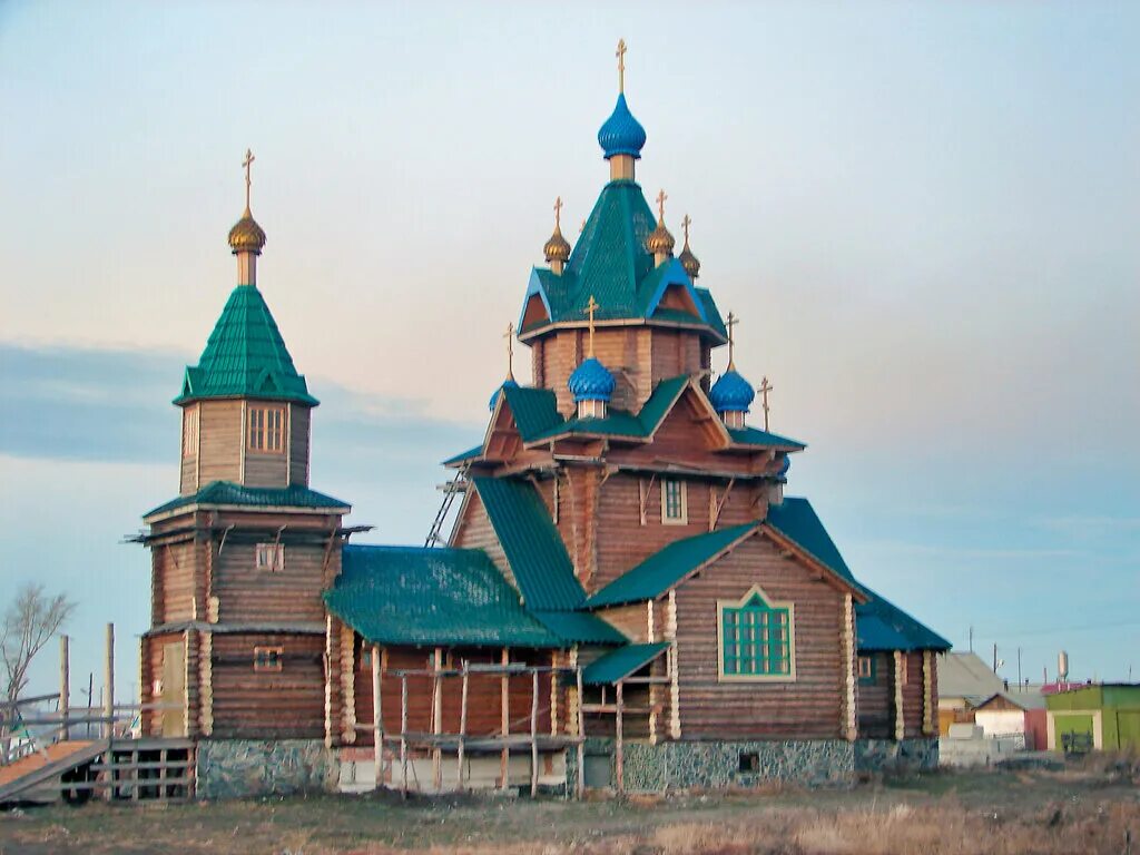 Районы южноуральска. Храм Покрова Пресвятой Богородицы Южноуральск. Церковь Южноуральск деревянная. Храм Покрова Челябинская область. Южноуральск Челябинская область.