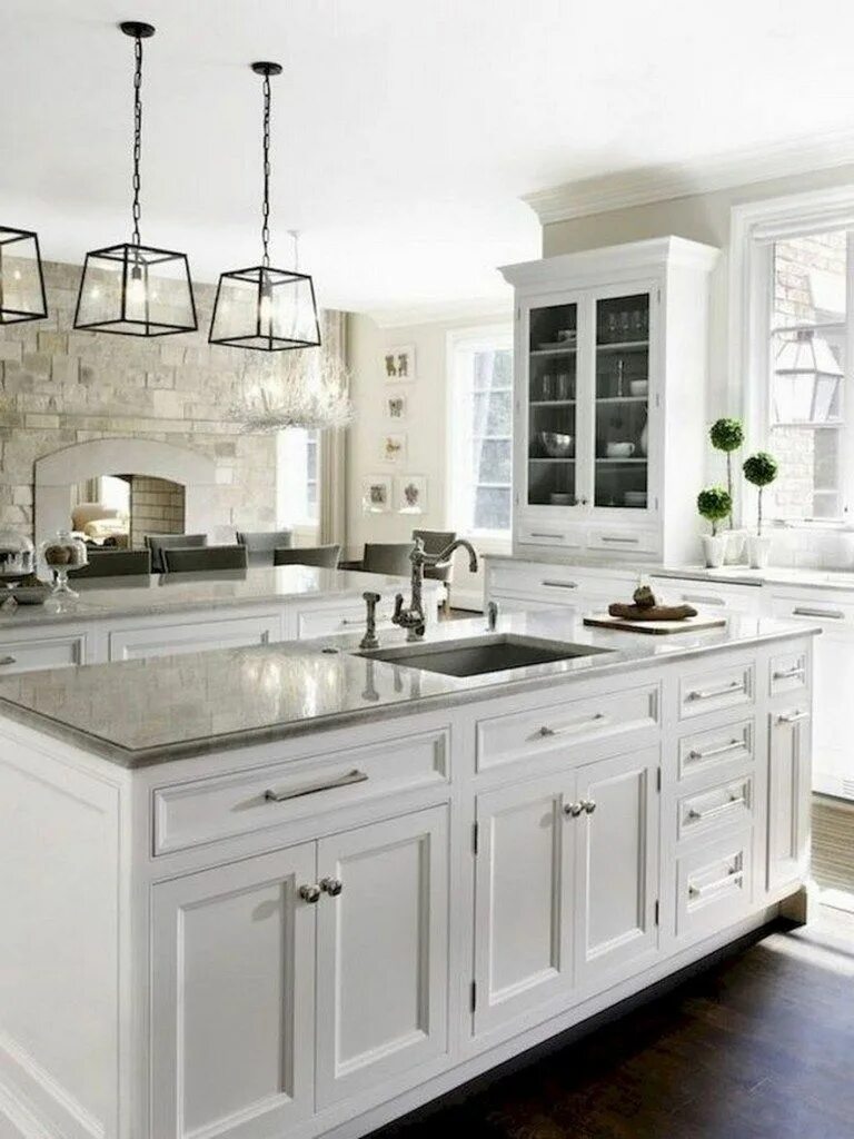 White kitchen. Белые кухни. Кухня белая классика. Красивые кухни в белом цвете. Кухня белая дорогая.