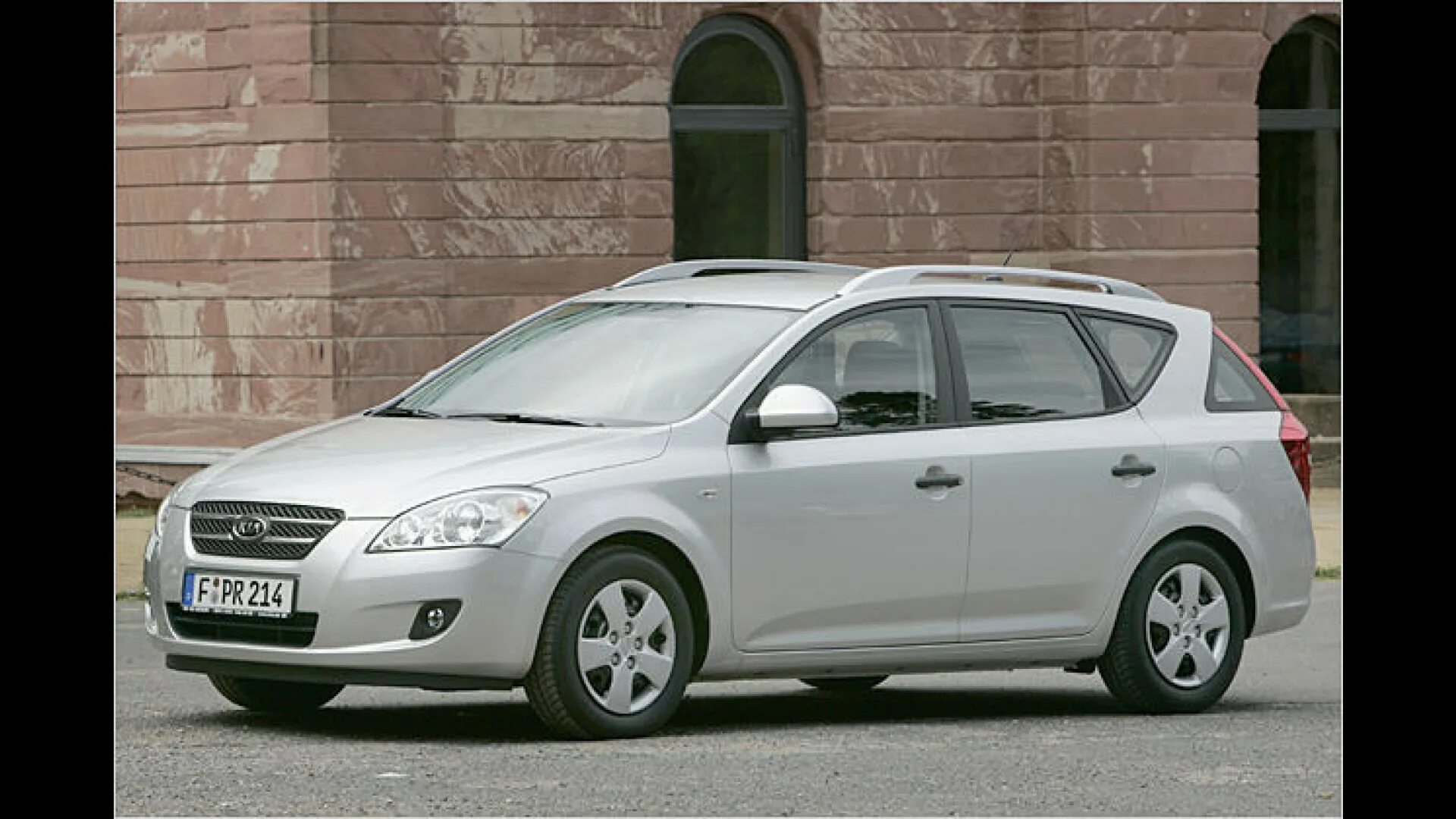 Лучший сид 1.20. Kia Ceed 2008 универсал. Kia Ceed SW 2011. Kia Ceed SW 2009. Kia Ceed 1 универсал.