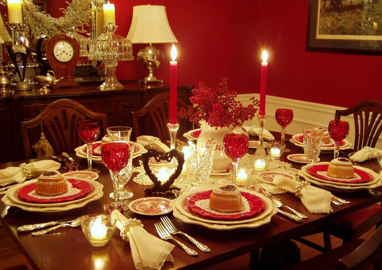 Домашний юбилей. Сервировка стола. Сервировка праздничного стола. Сервировка новогоднего стола. Красиво накрытый стол.