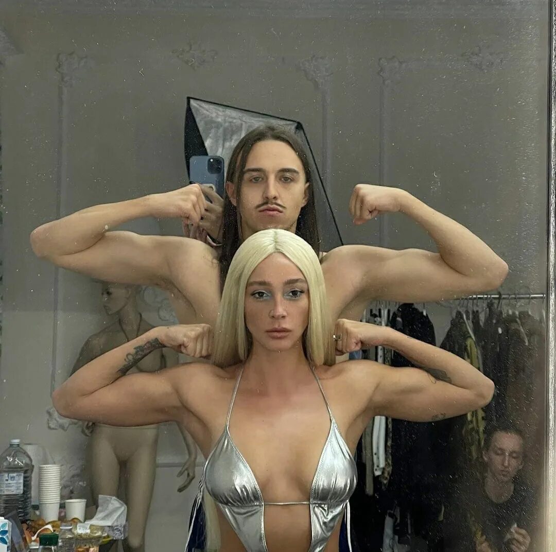 Ивлеева прокомментировала голую вечеринку. Настя Ивлеева и Томми кэш. Tommy Cash и Ивлеева. Tommy Cash и Катя Кищук. Ивлеева Томи Томми кэш.