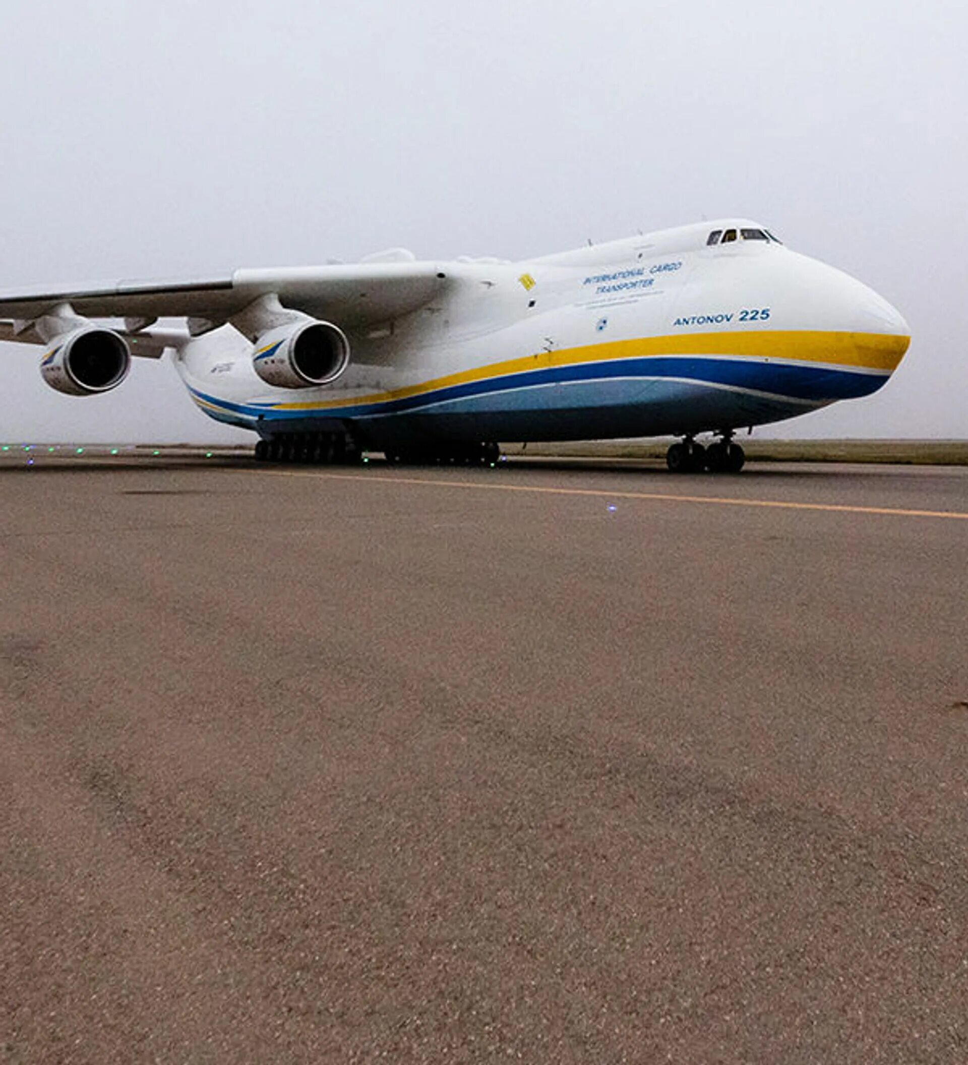 Новый большой самолет. Самый большой самолет в мире ан-225 мрия. Самолет roc stratolaunch. Самый большой самолёт в мире пассажирский. Antonov 225.