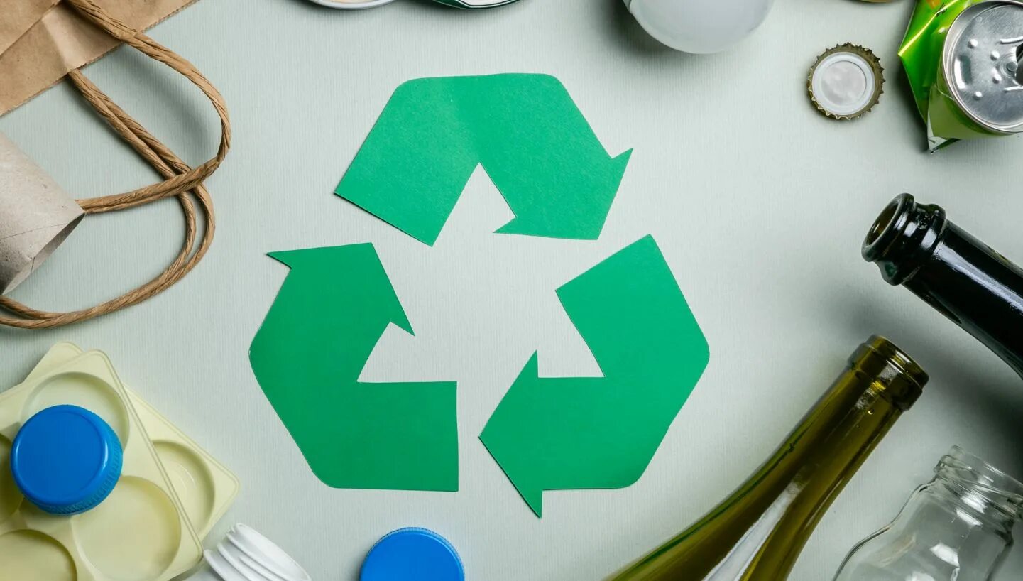 Использовать картинка. Recycle материалы. Использование вторичных материалов. Повторным использованием и переработкой вещей. Повторное использование вещей экология.