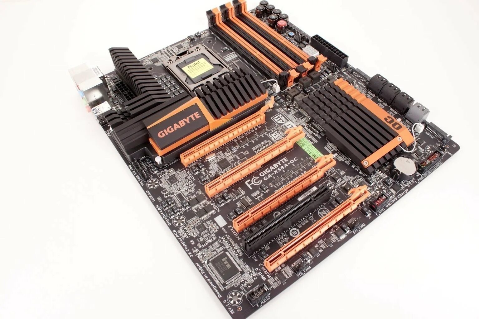 Gigabyte ga-x58a-oc. Оранжевая материнская плата. 0). Dfi d33064. Оранжевая материнская плата.