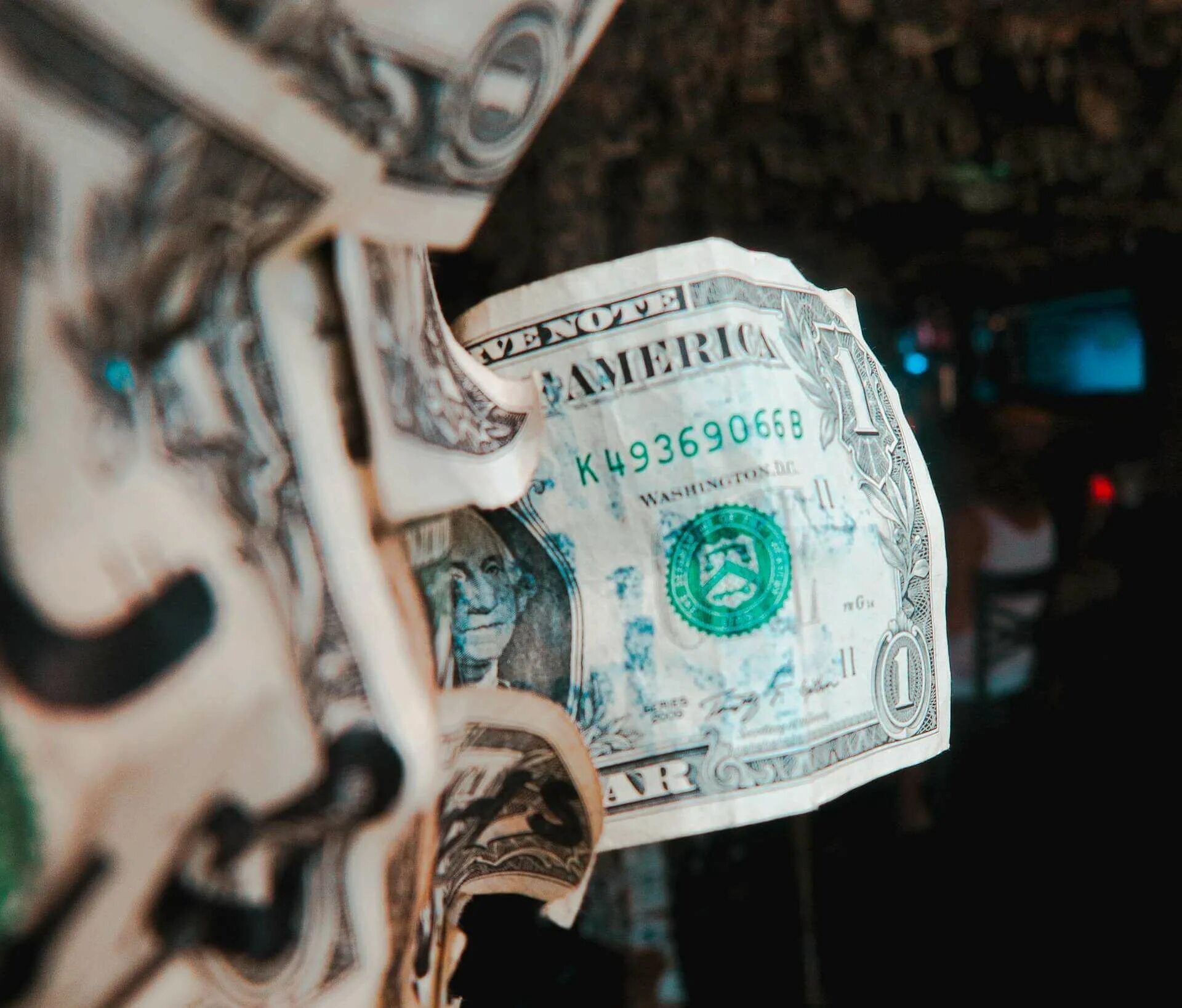 Доллары в рубли. Доллар фото. Из долларов в рубли. Старые доллары.