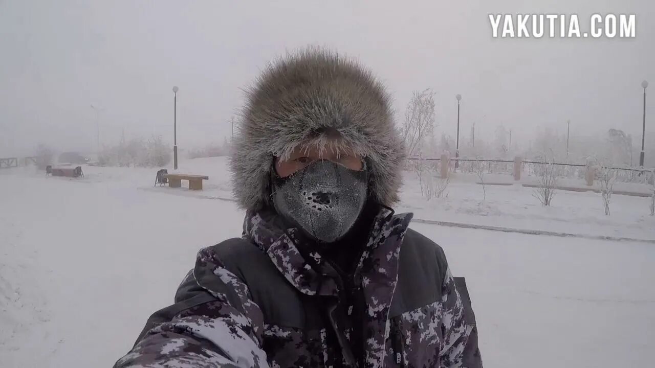 Ночью ударил сильный мороз. Морозы в Якутии. Якутск Мороз. Дикий Мороз. Жизнь в Якутске.