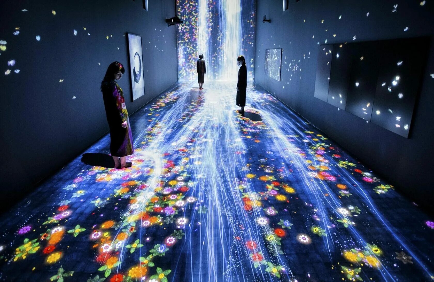 Проекция на бетонную стену. 3d mapping видеомэппинг в музее. 3d мэппинг на инсталляции. Projection. Дэвид холл видеоарт.