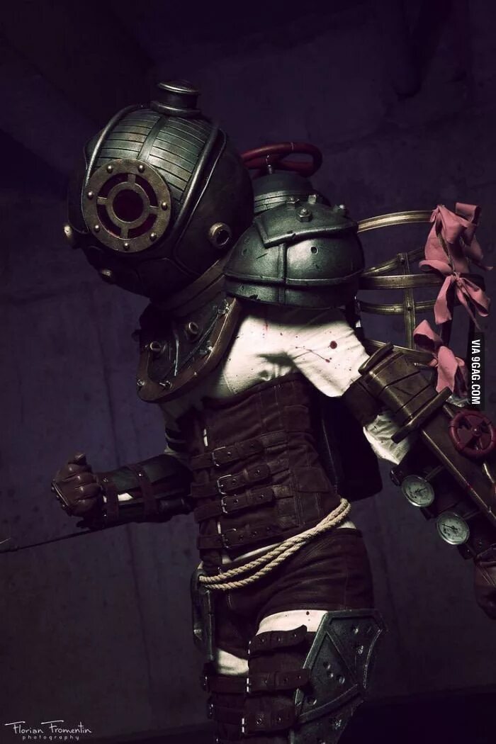 Bioshock 2 большая сестричка. Это большая сестра. Это большая сестра. Bioshock 2 большая сестричка. Биошок 2 дельта арт.