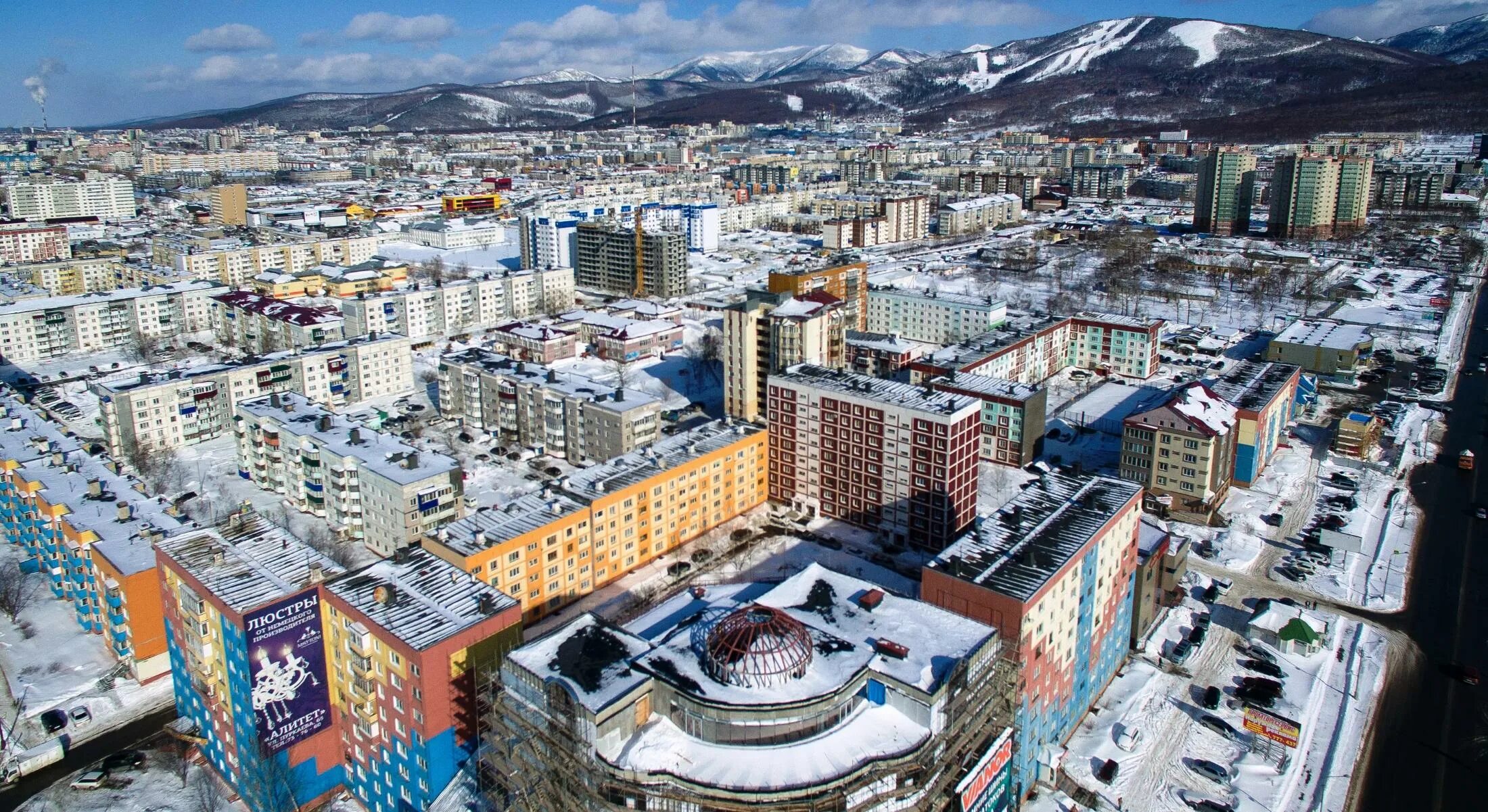 Город Южно-Сахалинск. Сахалин Южно-Сахалинск. Центр города Южно-Сахалинска. Столица Сахалина Южно-Сахалинск. Купить трубы южно сахалинск