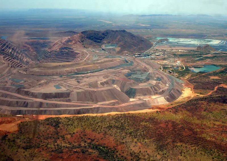 Какая добыча юар. Месторождение Аргайл Австралия. Алмазный рудник Аргайл Австралия. Аргайл Австралия Алмазы. Аргайл месторождение алмазов.