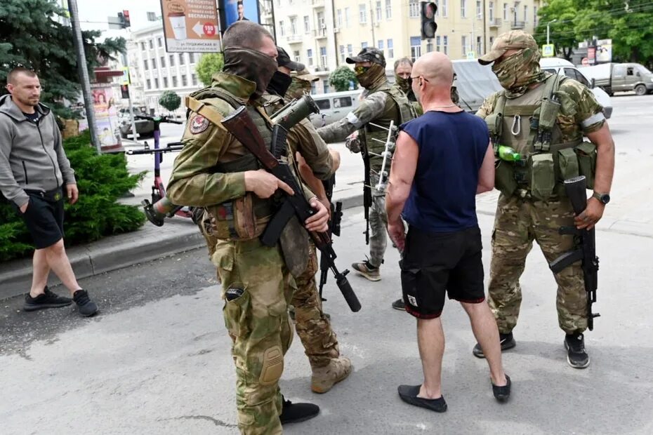 Военные фото. Военные в Ростове. Вагнер в Ростове. Вооруженные выступления против