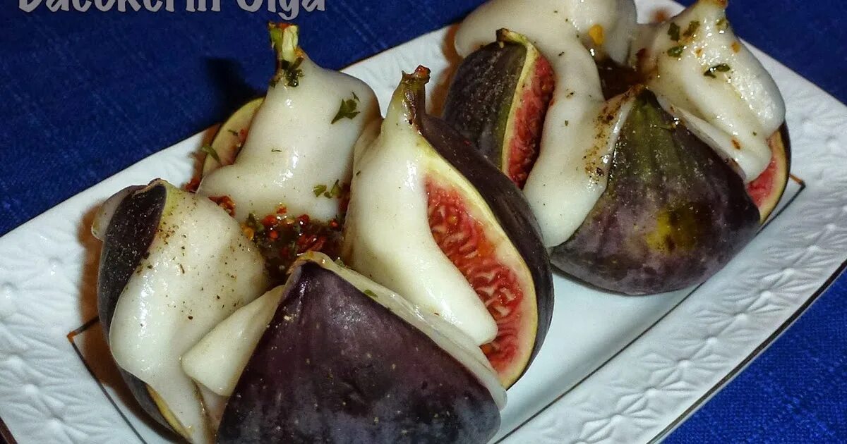 Как принимать инжир. Инжир с сыром и медом. инжир с сыром в духовке. инжир с сыром и медом в духовке. сыр с инжиром.