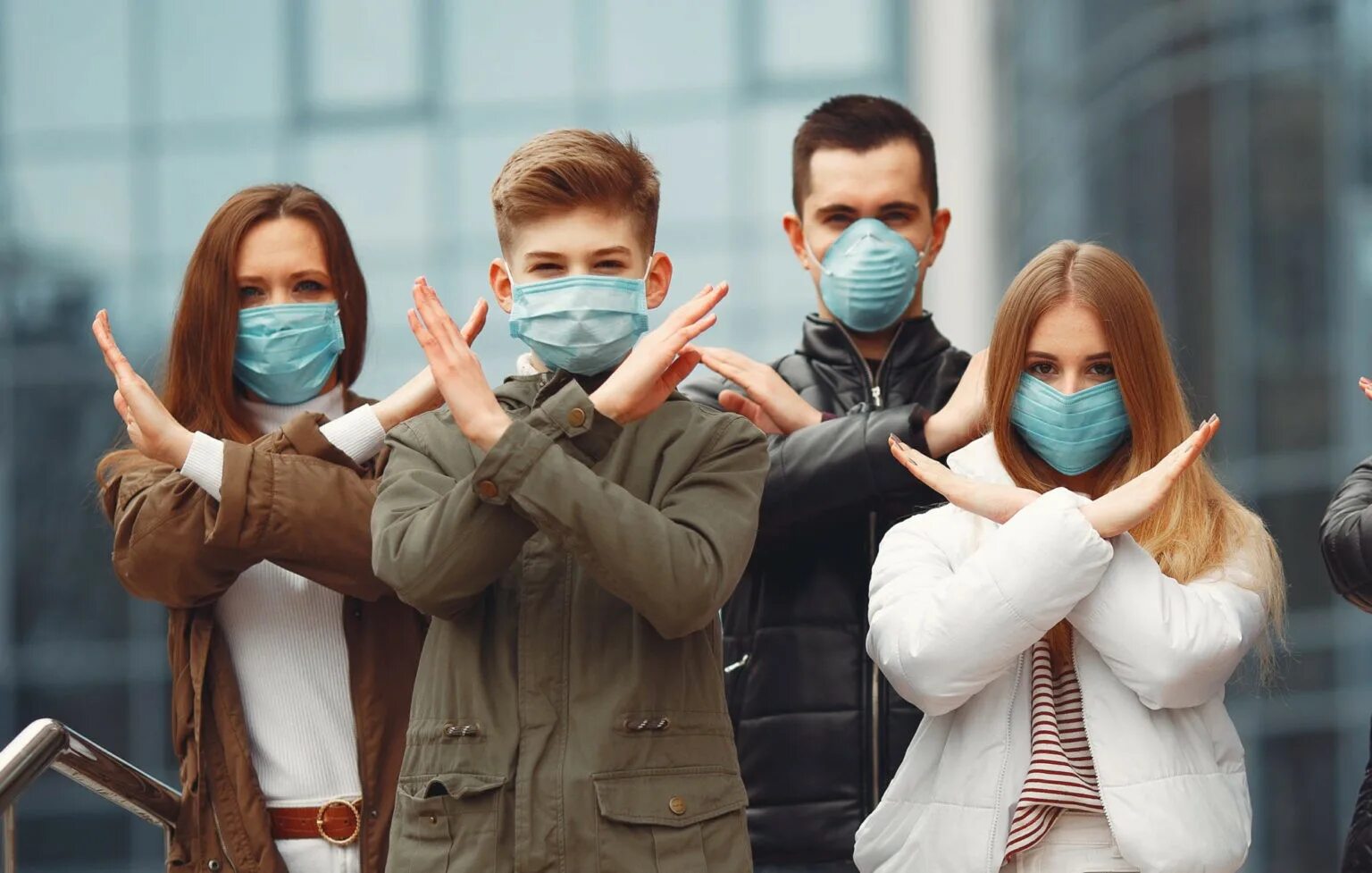 Пандемия ковид закончилась. Пандемия Covid-19 в России люди в масках. Пандемия люди в масках коронавирус. Covid 19 люди в масках. Подросток в маске.