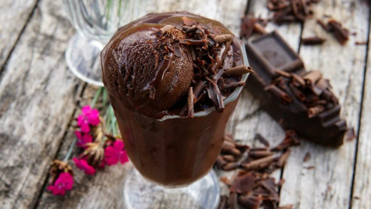 Джелато Чоколато. Чаша Gelato cioccolato. Джелато шоколатоукороченая. Шоколадный джелато латте. Pupo gelato al cioccolato