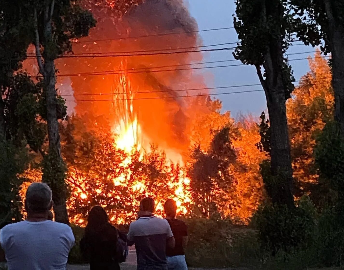 Пожар в Воронеже на левом берегу. Пожар в Воронеже вчера. Воронеж пожар сейчас на левом берегу. Пожар в Воронеже сейчас.